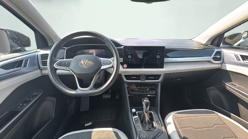 Used 2025 Volkswagen Taos SE AWD/4WD image 41