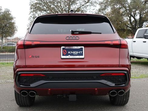 New 2025 Audi SQ5 Prestige image 8