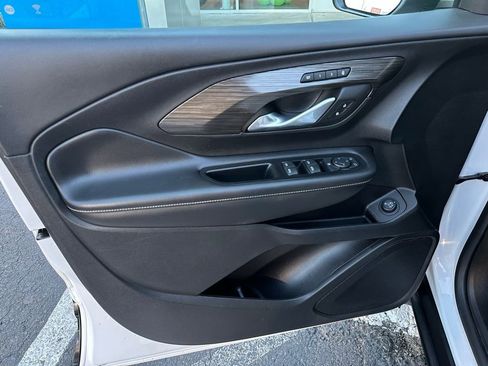 Used 2022 GMC Terrain SLT image 13