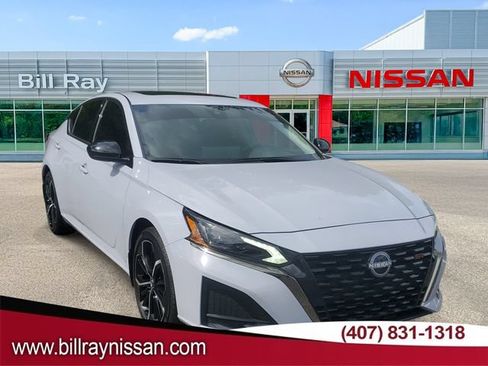 Used 2025 Nissan Altima 2.5 SR w/ SR Premium Package FWD image 1