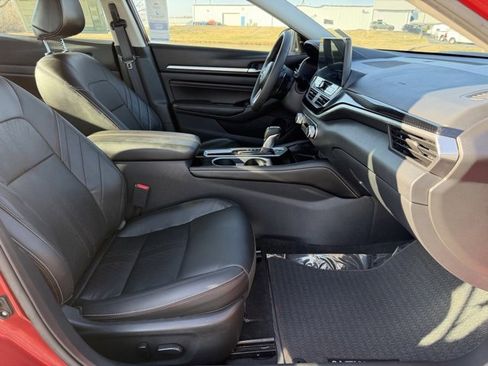 Used 2023 Nissan Altima 2.5 SR w/ SR Premium Package image 9