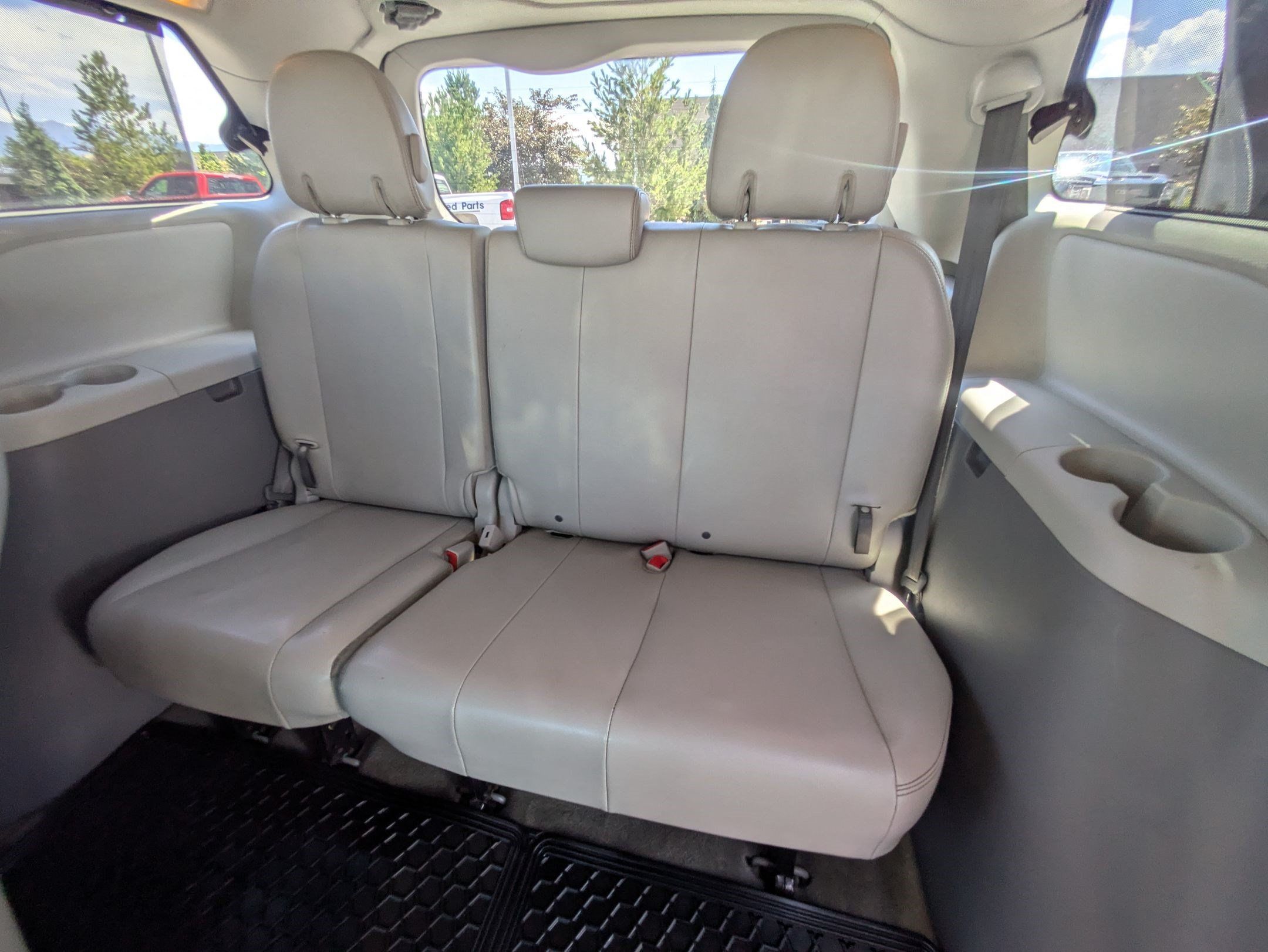 Used 2012 Toyota Sienna XLE w/ Entertainment Pkg FWD image 31