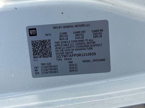 Used 2024 GMC Savana 2500 w/ Driver Convenience Package image 31