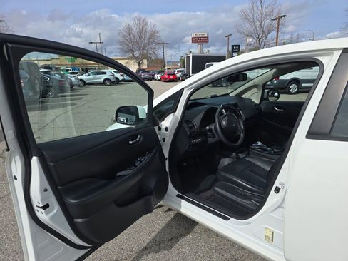 Used 2016 Nissan Leaf SL image 9
