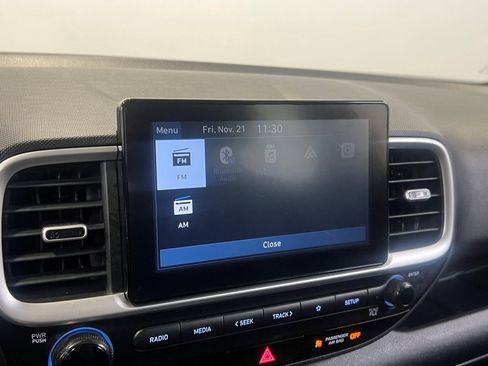 Used 2023 Hyundai Venue SEL image 34