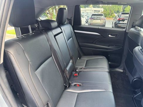 Certified 2019 Toyota Highlander XLE AWD/4WD image 20