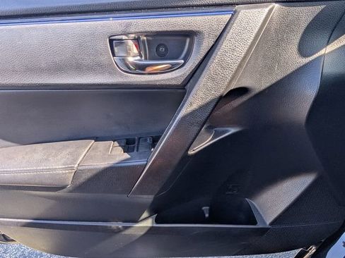 Used 2018 Toyota Corolla SE FWD image 25