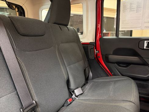Used 2025 Jeep Wrangler Unlimited Sahara AWD/4WD image 37
