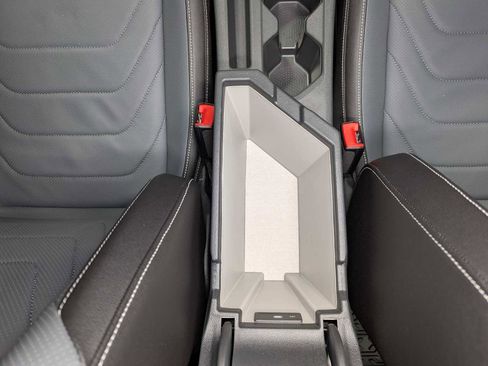 Used 2025 Volkswagen Jetta SEL image 21