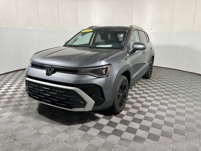 Used 2025 Volkswagen Taos SE w/ Black Wheel Package