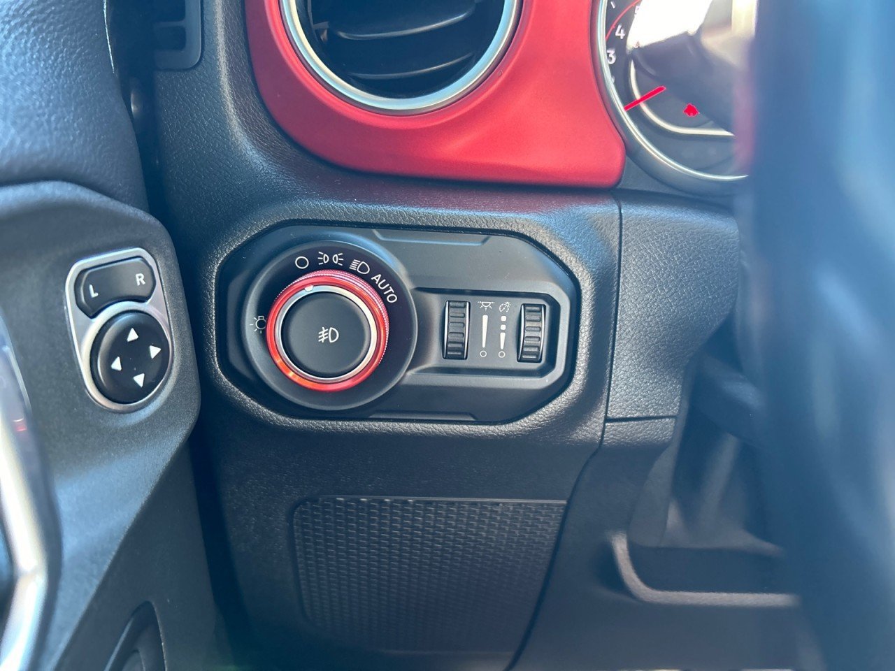 Used 2020 Jeep Wrangler Unlimited Rubicon AWD/4WD image 15