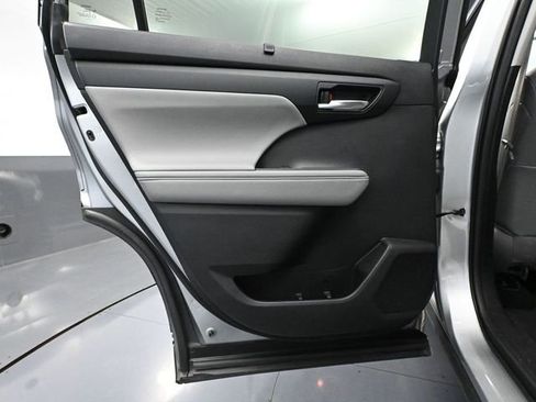 Used 2021 Toyota Highlander XLE image 38