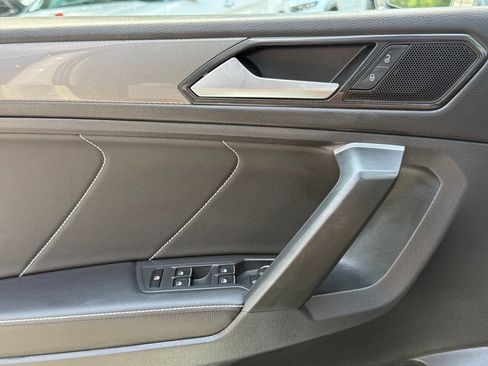 Used 2023 Volkswagen Tiguan SE w/ Panoramic Sunroof Package AWD/4WD image 22