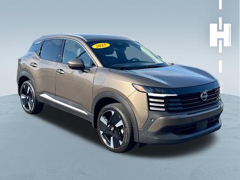 Used 2025 Nissan Kicks SR FWD image 1