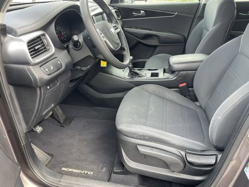 Used 2019 Kia Sorento AWD image 9