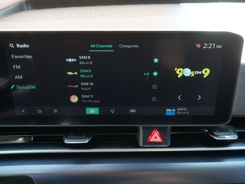 Used 2025 Kia Carnival FWD image 22