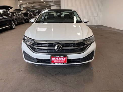 Used 2023 Volkswagen Jetta SE w/ Panoramic Sunroof Package image 8