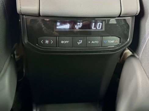 Used 2023 Toyota Highlander LE image 39