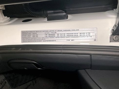 New 2025 Bentley Bentayga image 36