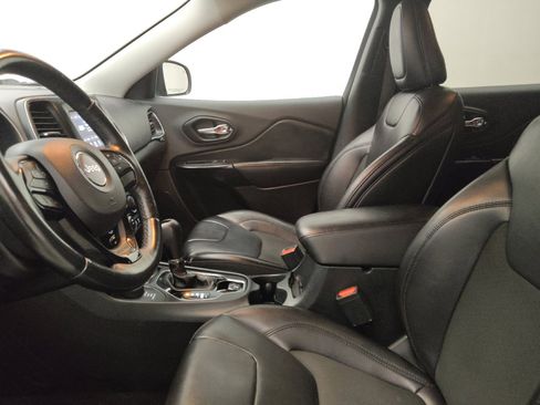Used 2019 Jeep Cherokee Latitude Plus AWD/4WD image 17
