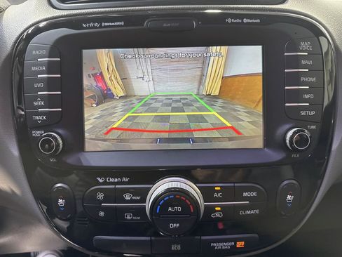 Used 2016 Kia Soul + w/ Primo Package FWD image 22