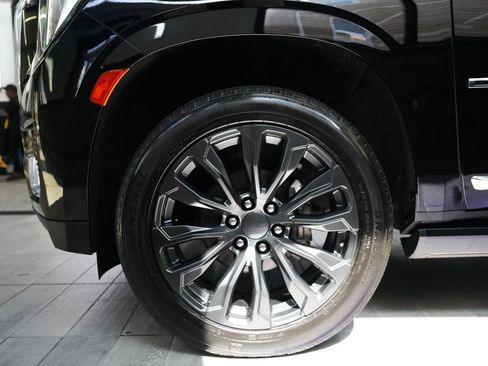Used 2021 GMC Yukon XL Denali w/ Denali Ultimate Package AWD/4WD image 9