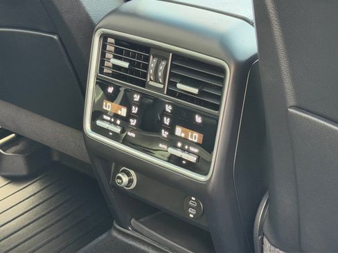 Certified 2023 Porsche Cayenne Platinum Edition AWD/4WD image 29