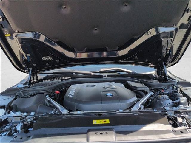 Used 2027 BMW 550e xDrive AWD/4WD image 17