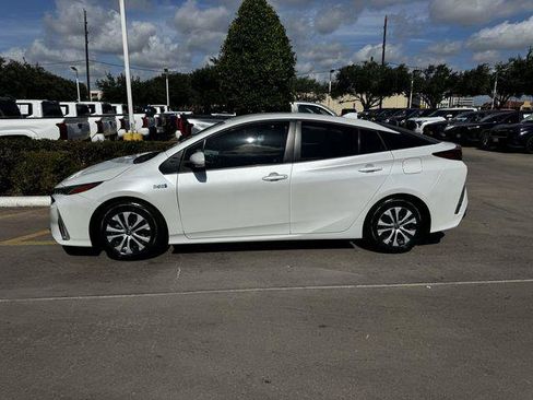Certified 2022 Toyota Prius Prime XLE FWD image 4