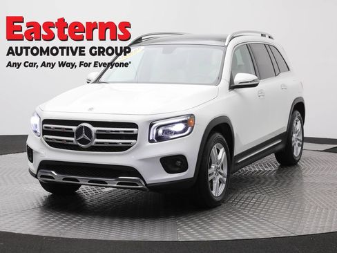 Used 2021 Mercedes-Benz GLB 250 4MATIC w/ Premium Package image 1