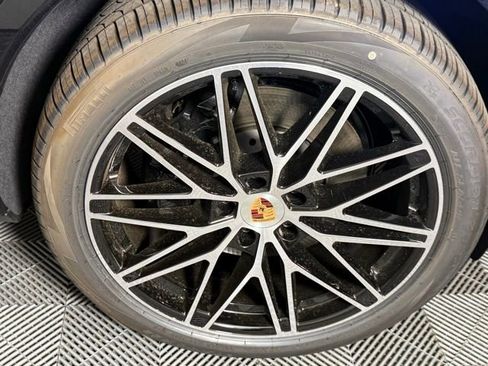 New 2025 Porsche Cayenne Coupe image 13