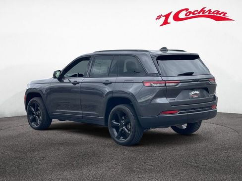 Used 2024 Jeep Grand Cherokee Limited w/ Black Appearance Package AWD/4WD image 22