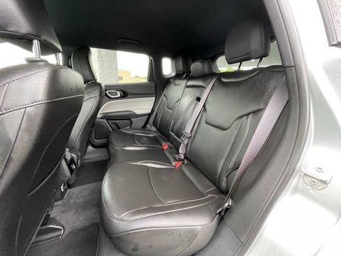 Used 2025 Jeep Compass Limited AWD/4WD image 18
