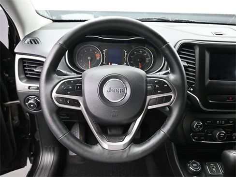 Used 2019 Jeep Cherokee Latitude w/ Cold Weather Group image 15