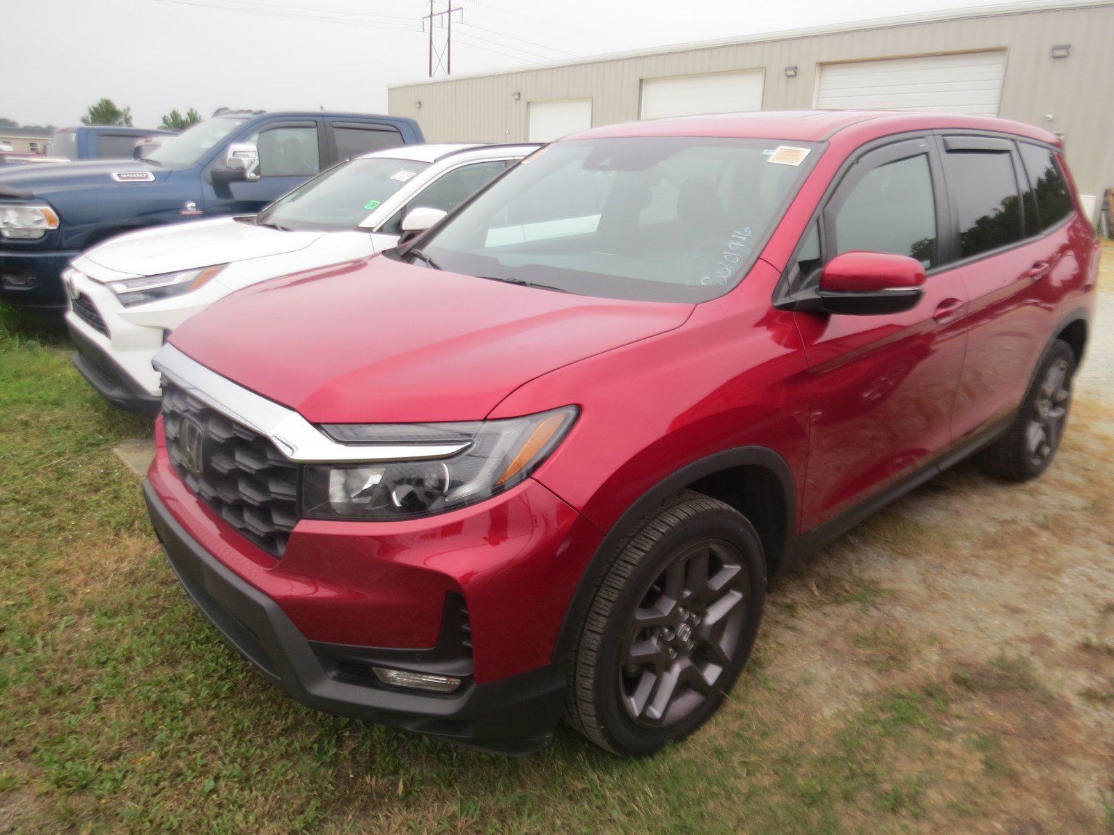 Used 2023 Honda Passport EX-L image 2
