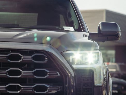 Used 2023 Toyota Tundra Platinum image 12