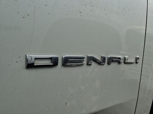 Used 2021 GMC Yukon Denali w/ Denali Ultimate Package image 9
