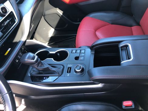 Used 2024 Toyota Highlander XSE AWD/4WD image 21