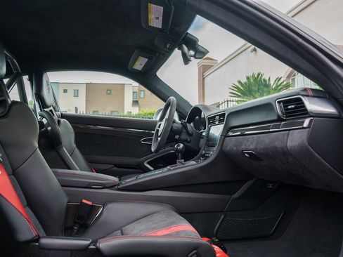 Used 2018 Porsche 911 GT3 image 20