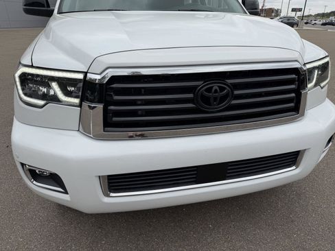 Used 2022 Toyota Sequoia TRD Sport AWD/4WD image 23