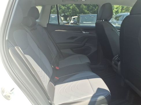 New 2026 Volkswagen Tiguan SE FWD image 7