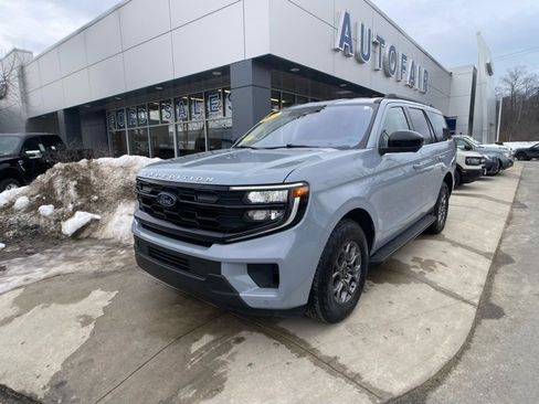 Certified 2025 Ford Expedition Active image 4