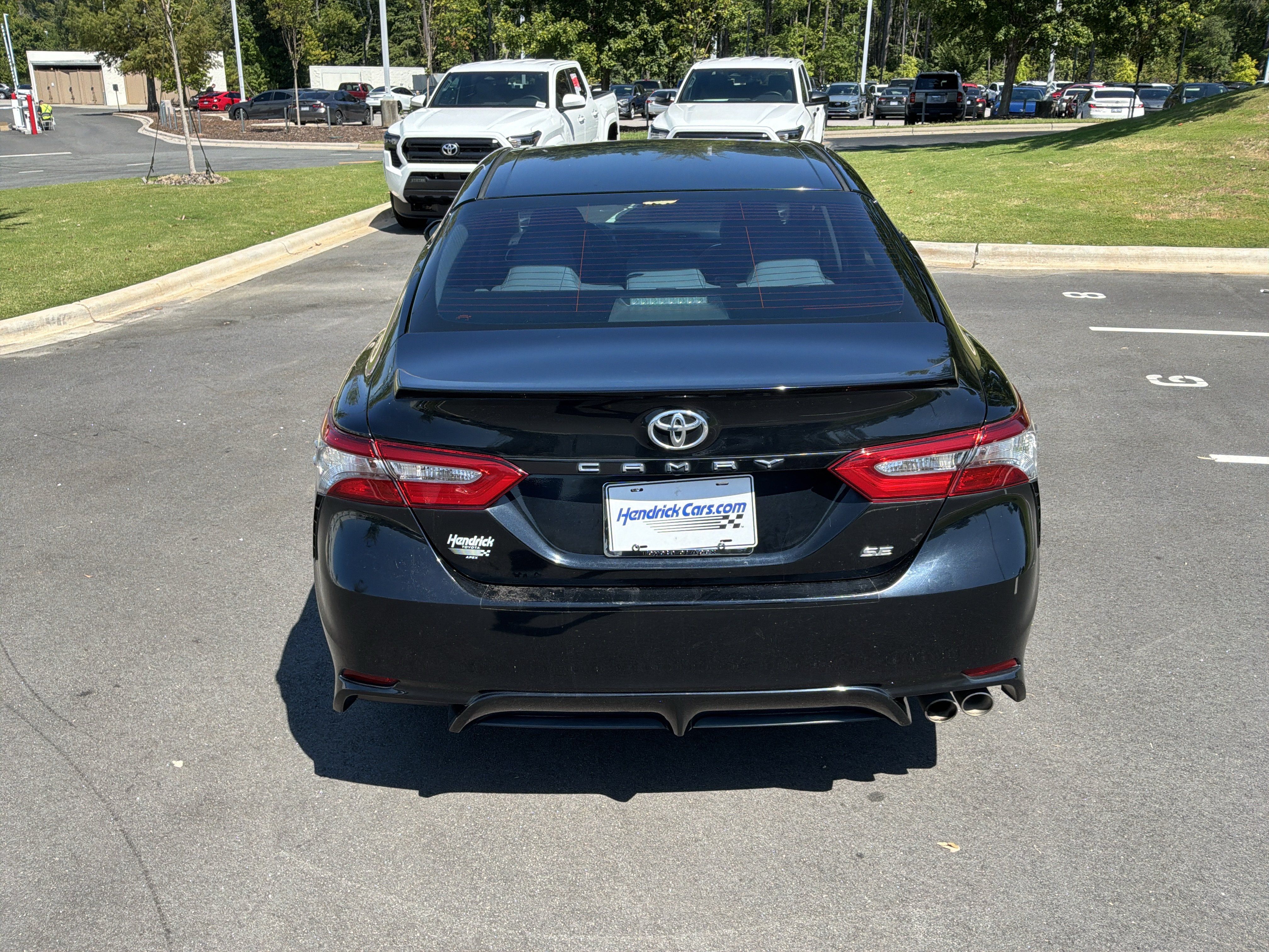 Used 2018 Toyota Camry SE w/ Moonroof Package FWD image 9