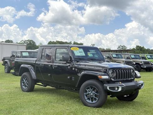New 2026 Jeep Gladiator Sport AWD/4WD image 17