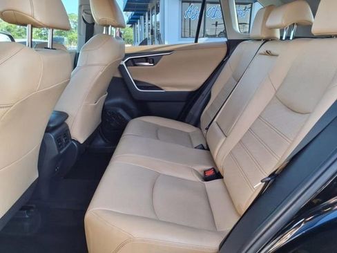 Used 2020 Toyota RAV4 Limited image 27