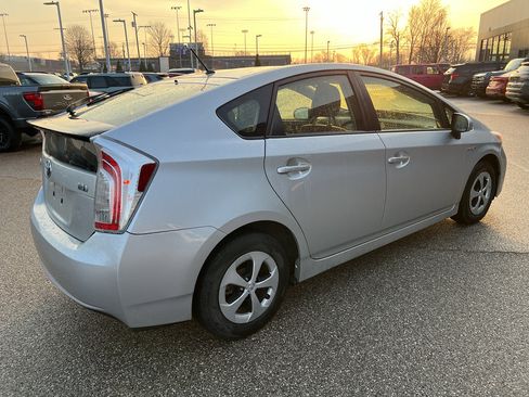 Used 2014 Toyota Prius Two image 7