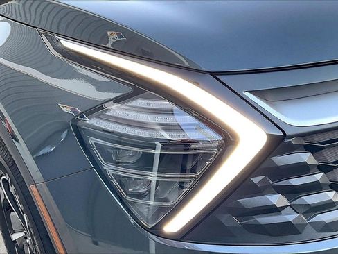 Certified 2025 Kia Sportage LX image 27