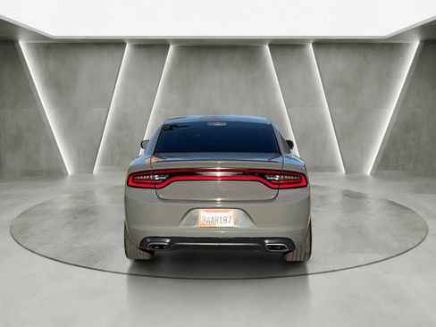 Used 2017 Dodge Charger SE RWD image 4