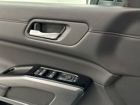 Certified 2024 Nissan Pathfinder SL w/ Black Appearance Package AWD/4WD image 19