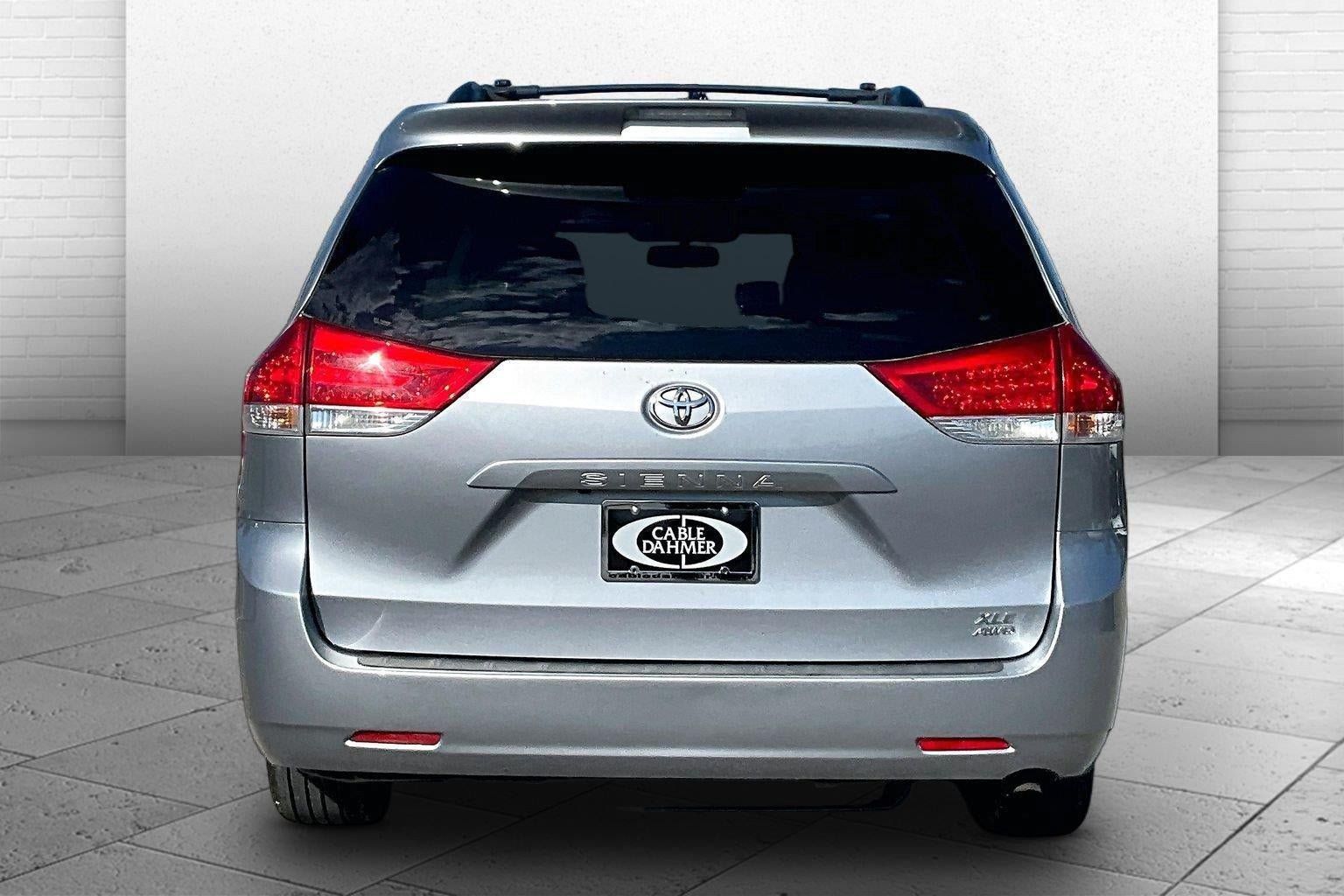 Used 2012 Toyota Sienna XLE w/ Entertainment Pkg AWD/4WD image 3